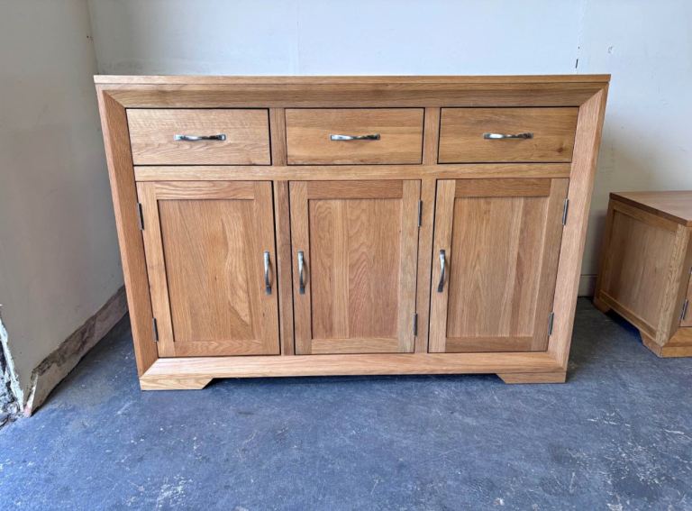 Oak Furniture Land Bevel solid oak large sideboard ! Excellent condition!