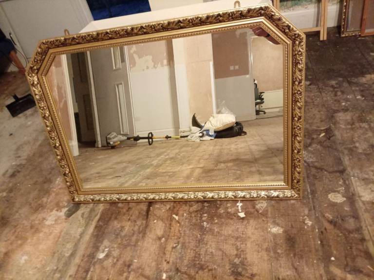 Large Gold Ornate Wall Mirror – Good Condition