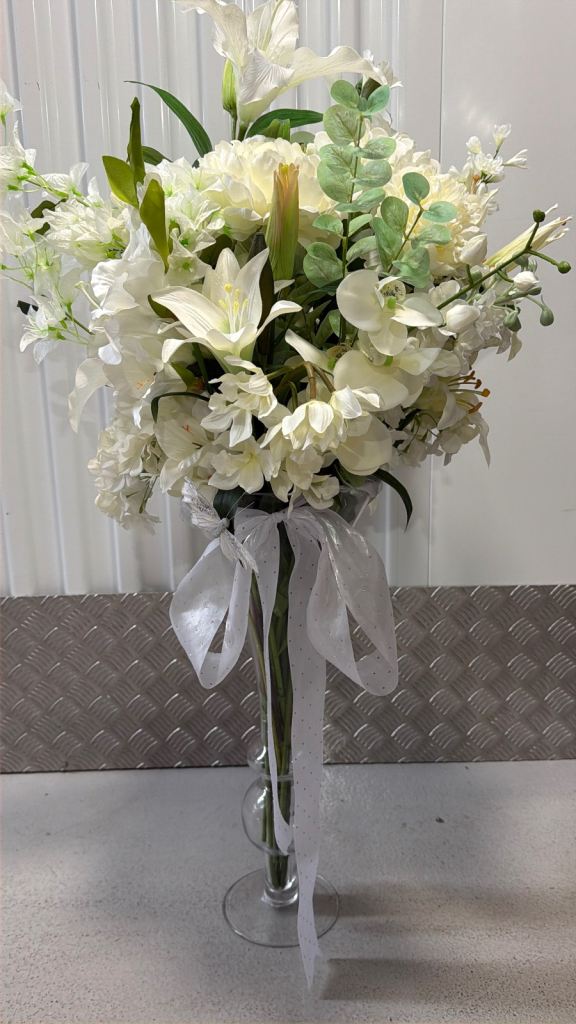 Large White with greenery Artificial Flower Arrangement in Vase – As Good As New