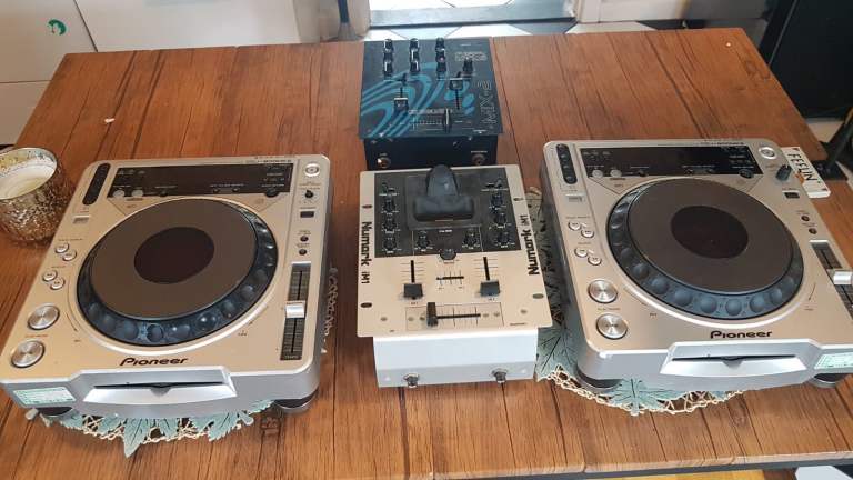 DJ equipment 