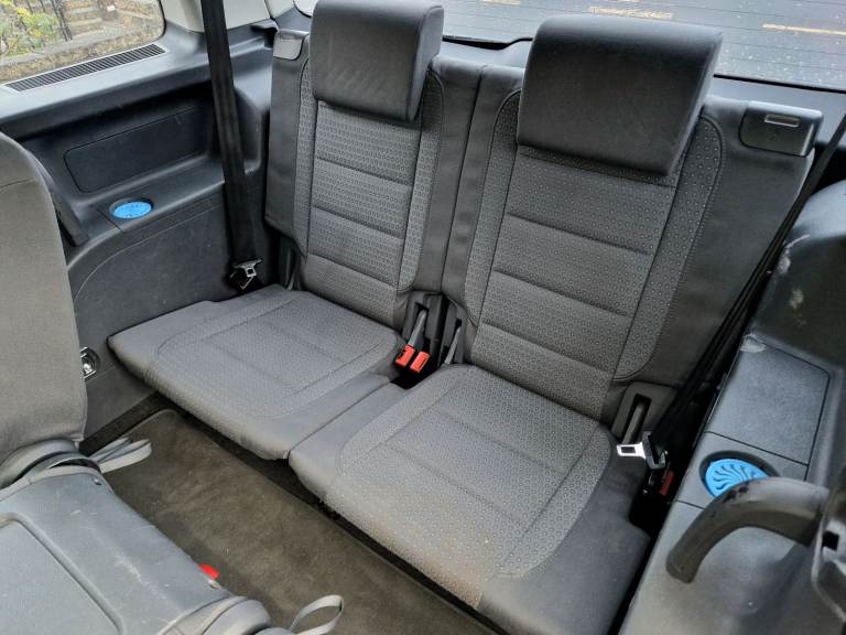 AUTO VW TOURAN 1.6 ULEZ FREE DRIVES GREAT 