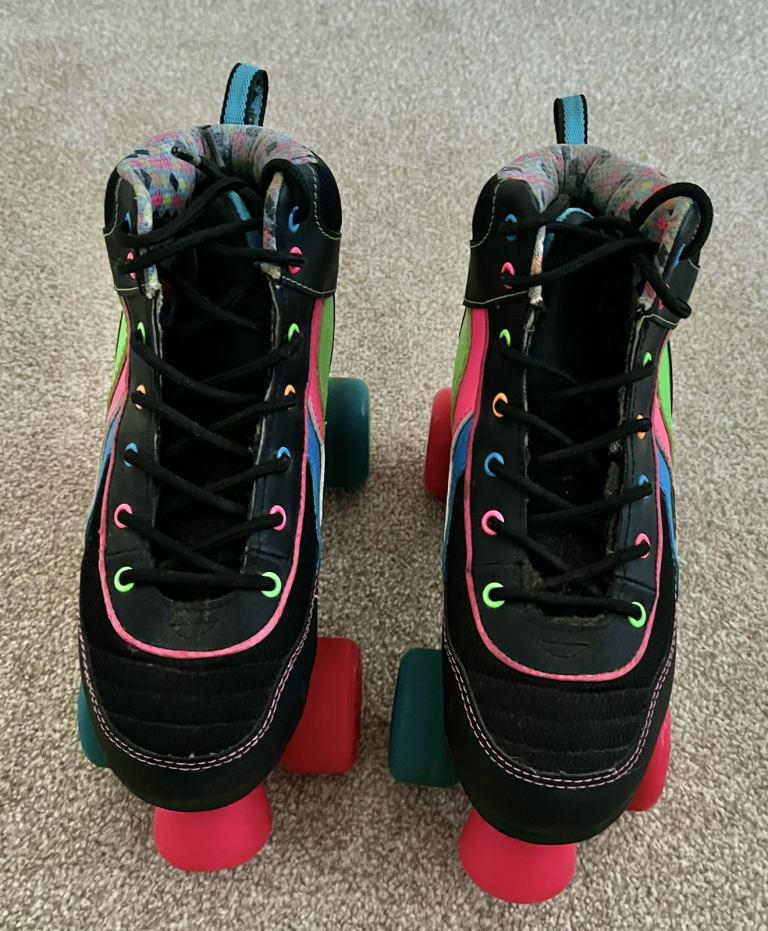 Roller Skates Size 4 Very Good Condition 