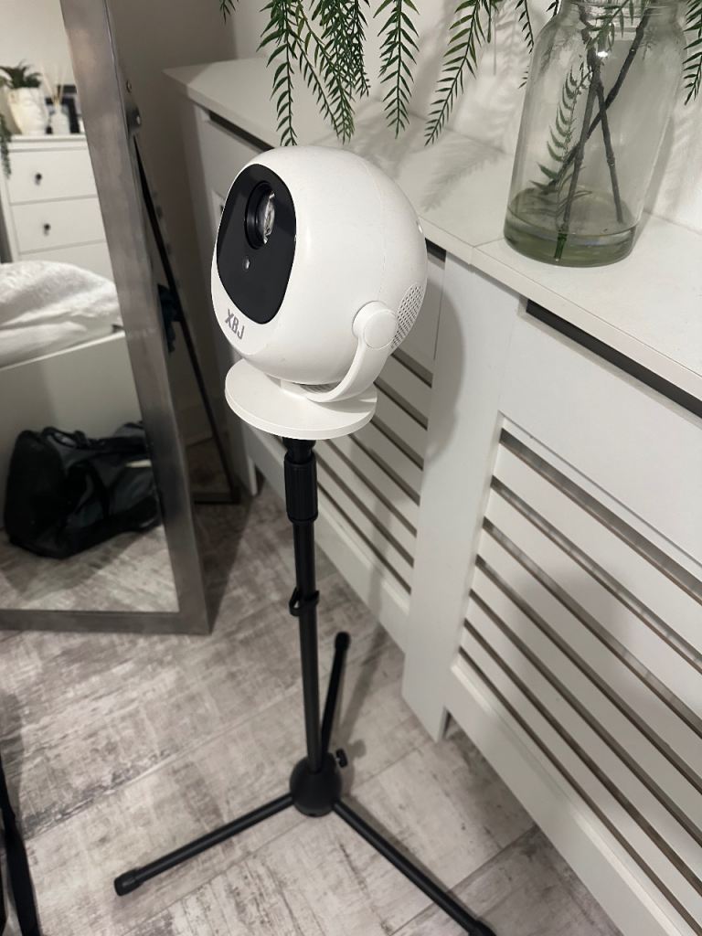 4k smart projector and stand 