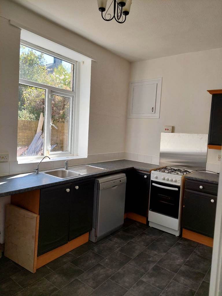 TWO BEDROOM HOUSE IN COLNE