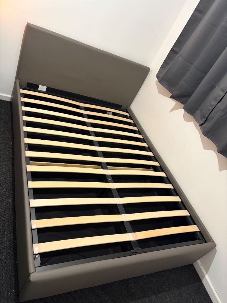 Double 4’6 Ottoman bed frame only 