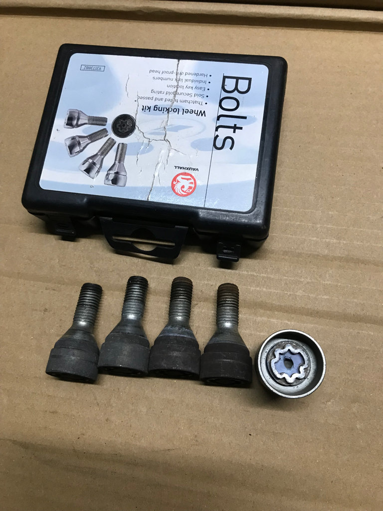 Vauxhall Corsa. Locking  wheel. Nuts set.    