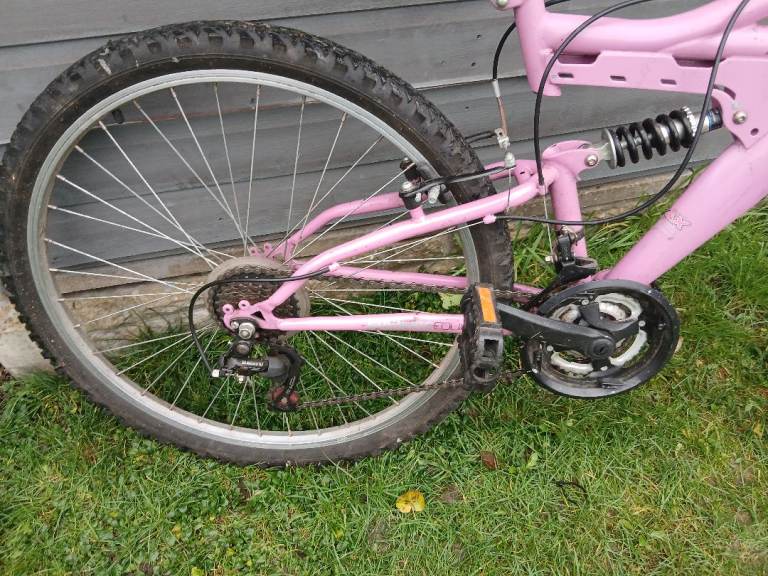 Ladies pink mountain Bike 