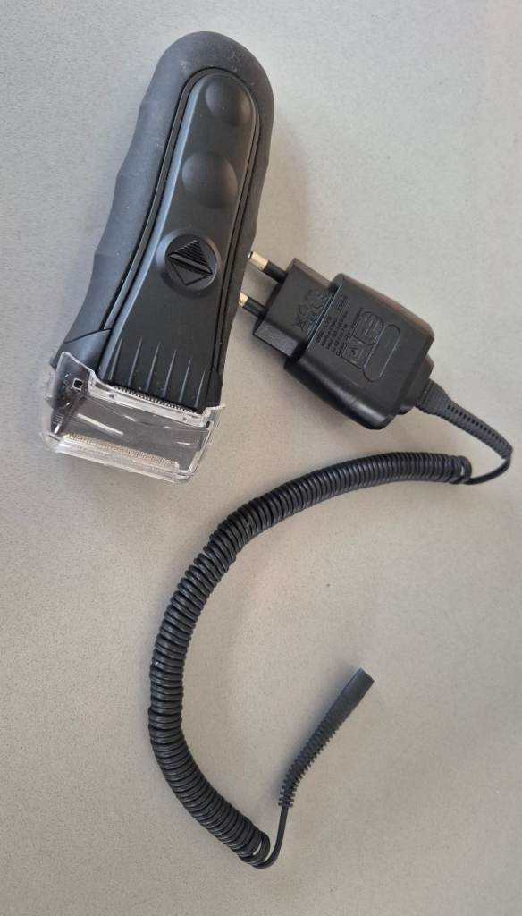 The Braun Series 3 350cc Rechargeable Wet & Dry Foil Electric Shaver