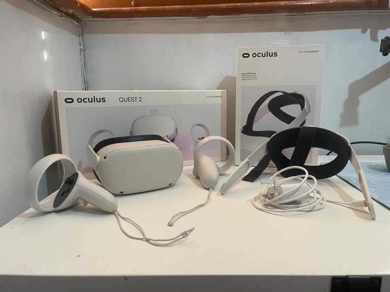 Oculus Quest 2 128GB VR Headset with Elite Strap