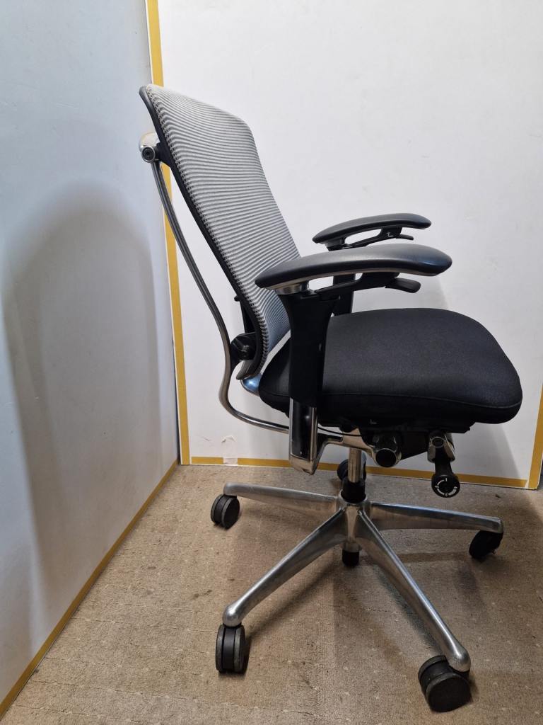 Okamura Contessa ergonomic office chair like herman miller aeron (35 available)