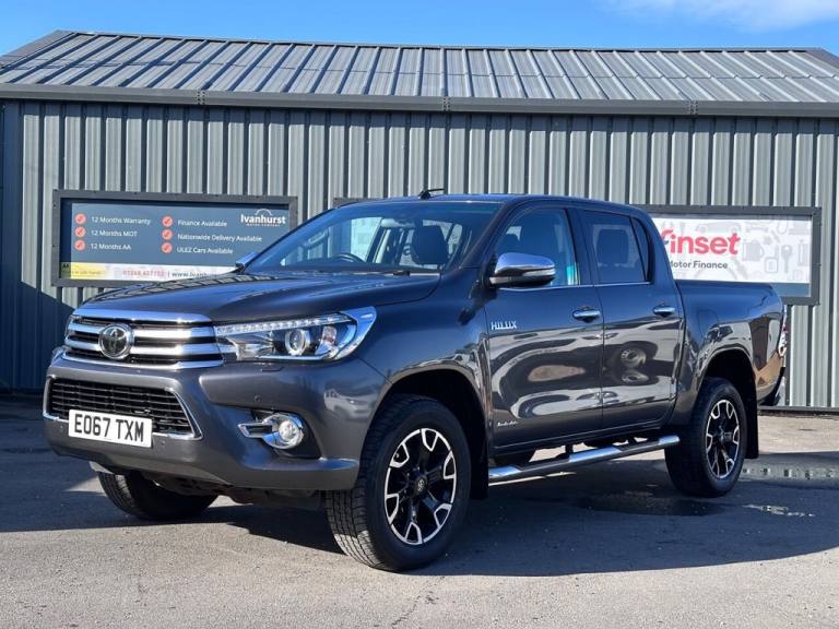 2017 Toyota Hilux 2.4 D-4D Invincible X Pickup Double Cab 4dr Diesel Auto 4WD Euro 6 (TSS, 3. Die...