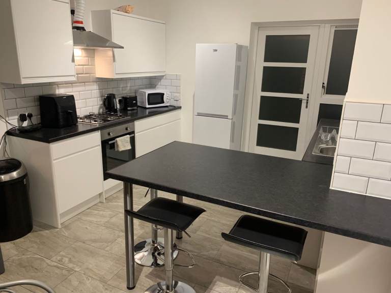 FINNIESTON - 3 BEDROOM - 1/2 Rent June