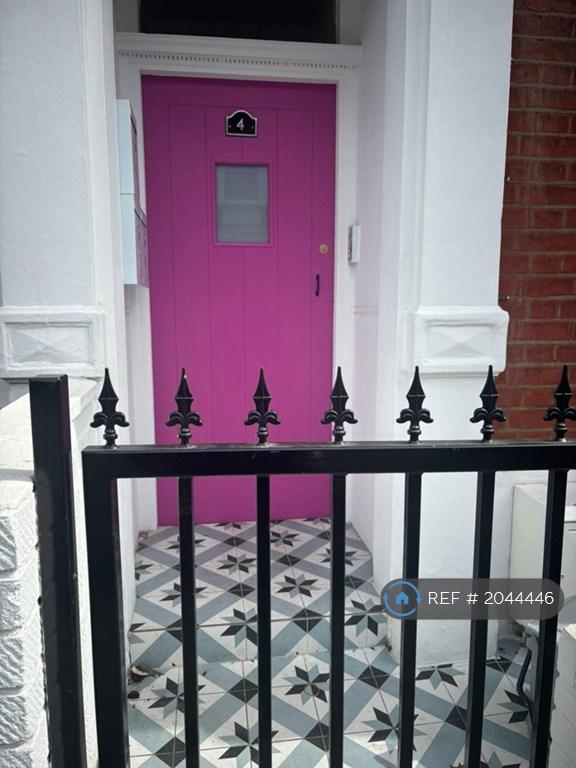 1 bedroom flat in Pennard Road, Shepherds Bush, W12 (1 bed) (#2044446)