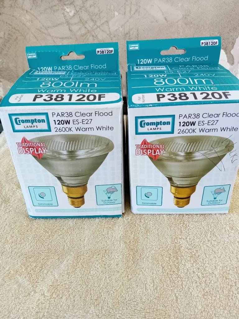 2 x Crompton 120× Par38 garden spot/flood lights. 