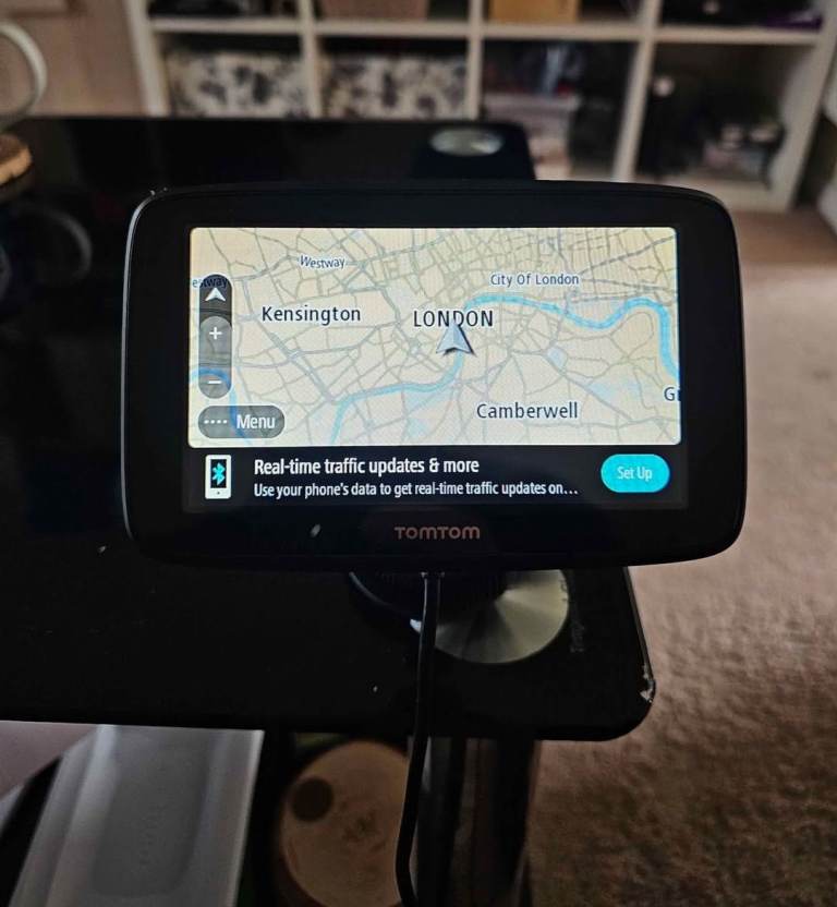 TomTom GO Essential 5" Navigation | Wi-Fi | Bluetooth | Lifetime Maps