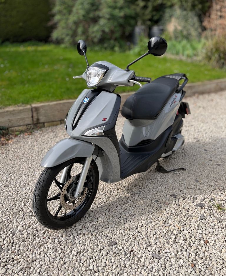 Piaggio Liberty 125s Grey. Very Low mileage 