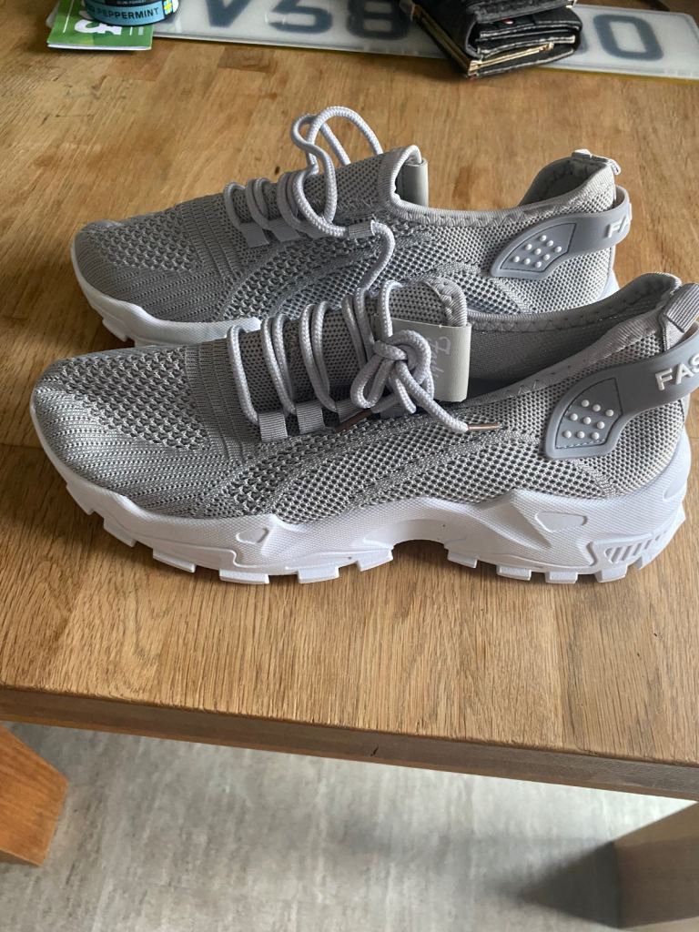 Lightweight trainers