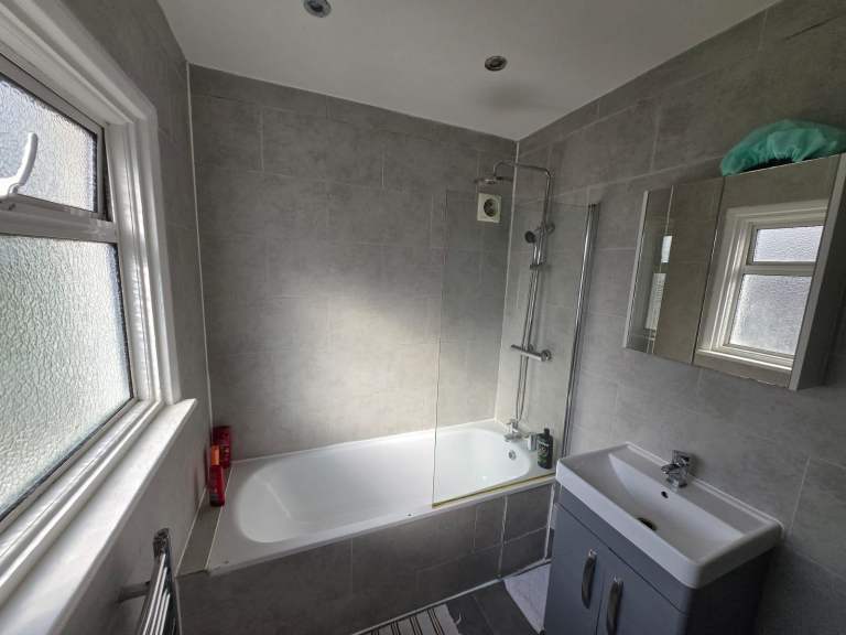 Double Room to rent (Suitable for couples)