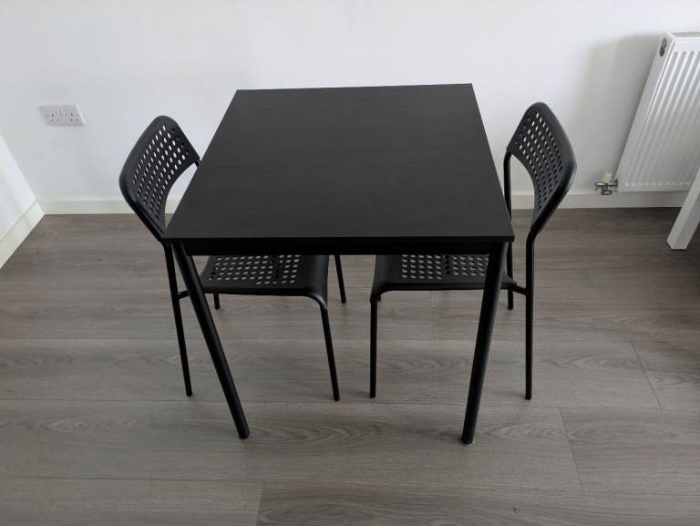 Dining Table & Chairs Set (Like New)