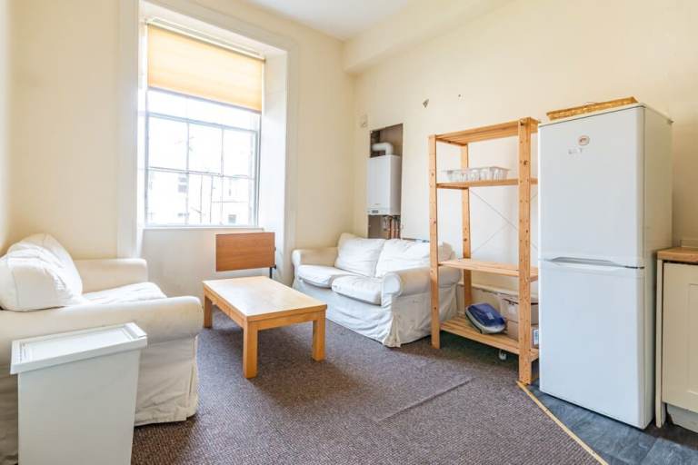 Fantastic, 4-bedroom, HMO flat located in Tollcross – available June 