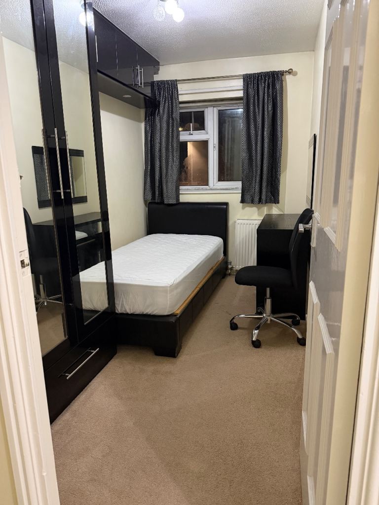 Room to rent at Watford Wd25 