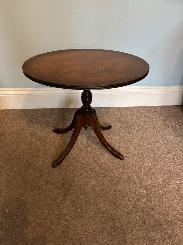 Vintage Oval Wooden Coffee Table Tilting Top Gate Legs H19in/48cm W21in/54cm D16in/41cm   J321
