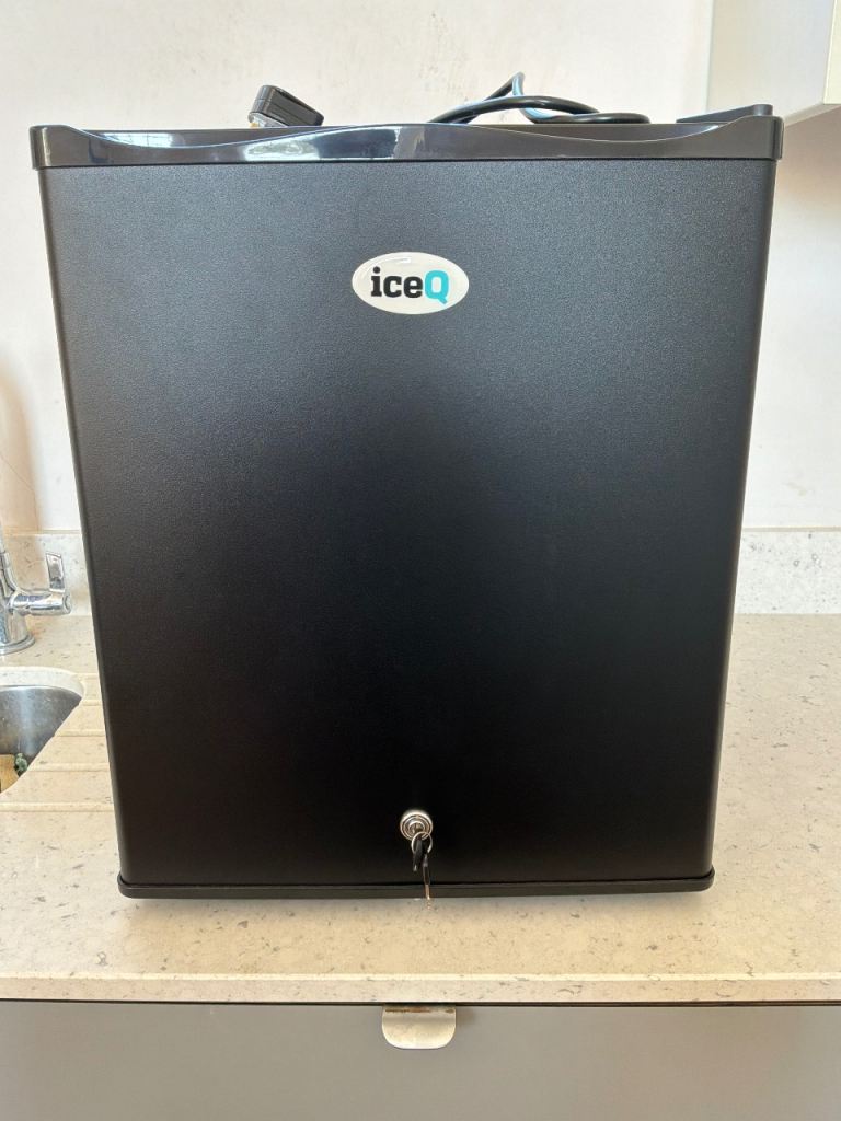 Black iceQ24s tabletop / bar style fridge, 24litres capacity, 380x380x475mm