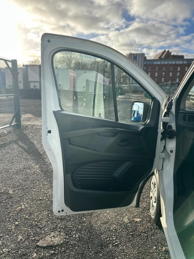 2023 Renault Trafic LL30 Blue dCi 130 Business+ Van PANEL VAN DIESEL Manual