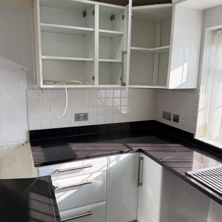 Used Kitchen Granite Worktops & White High Gloss Cupboards