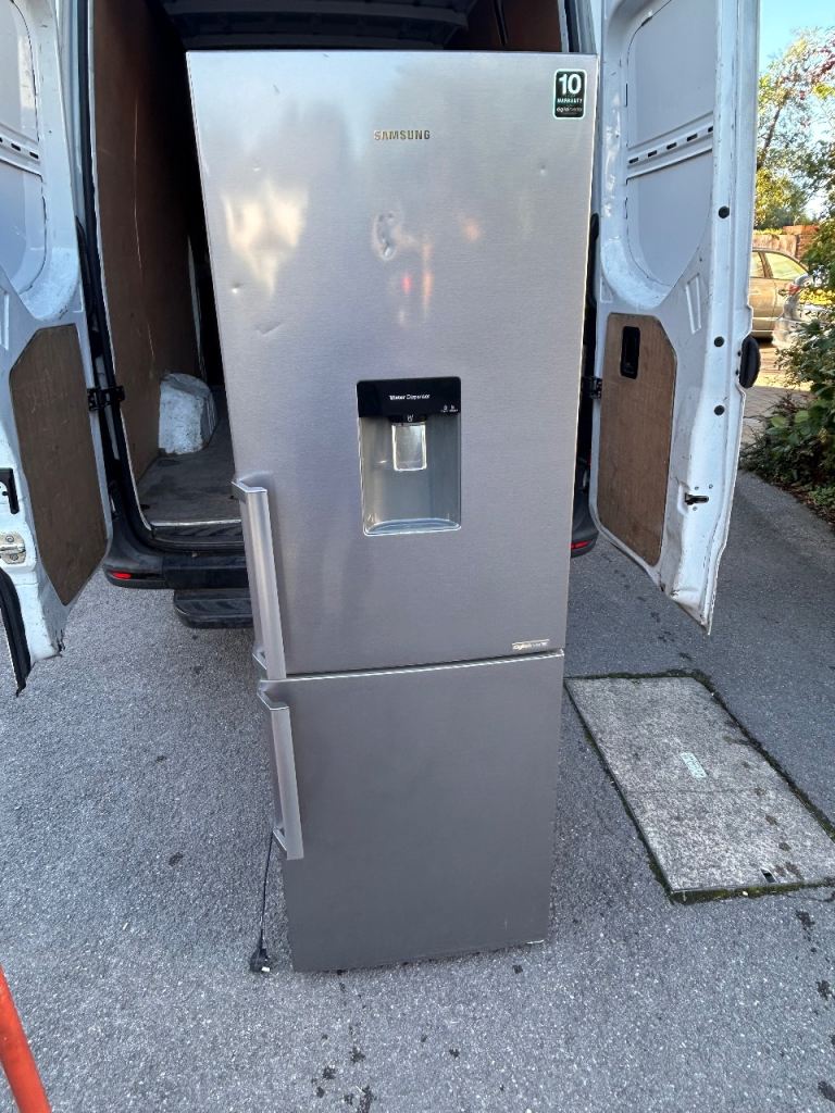 Samsung Fridge Freezer with Water Dispenser – Good Condition