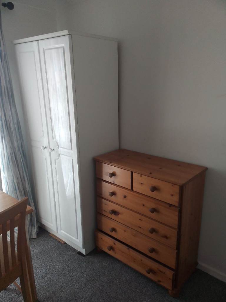 single room in a 2bed apartment