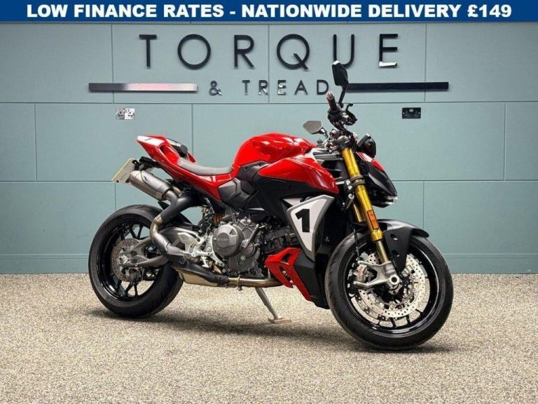 2025 25 DUCATI STREETFIGHTER V2S DUCATI QUICK SHIFT EURO 5 - LOW MILES 1 OWNER