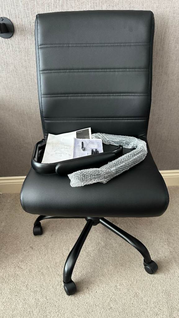 Lowarn Black Faux leather effect Office chair (H)1070mm (W)580mm (D)670mm