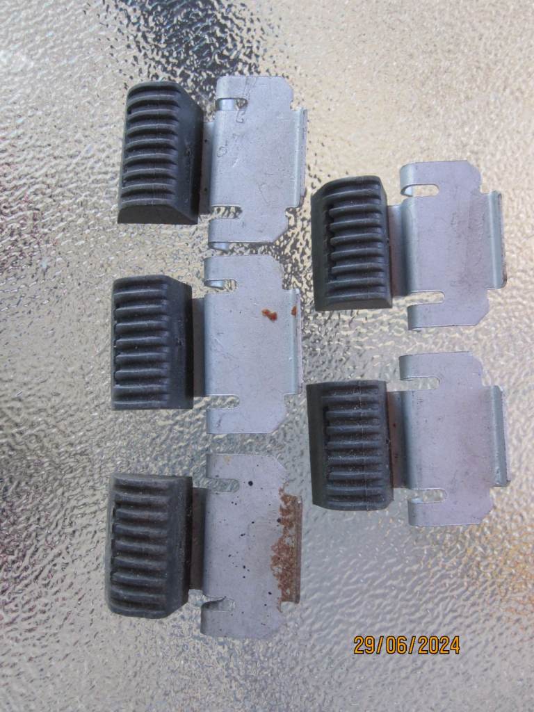 SAAB HUB CAP CLIPS FOR STAINLESS STEEL HUB CAPS