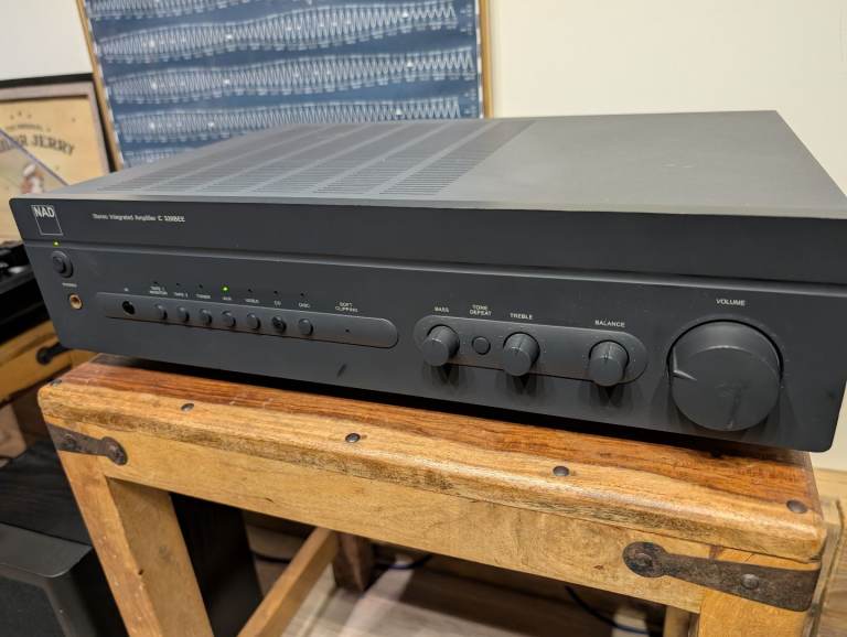 NAD C320 BEE Amplifier 