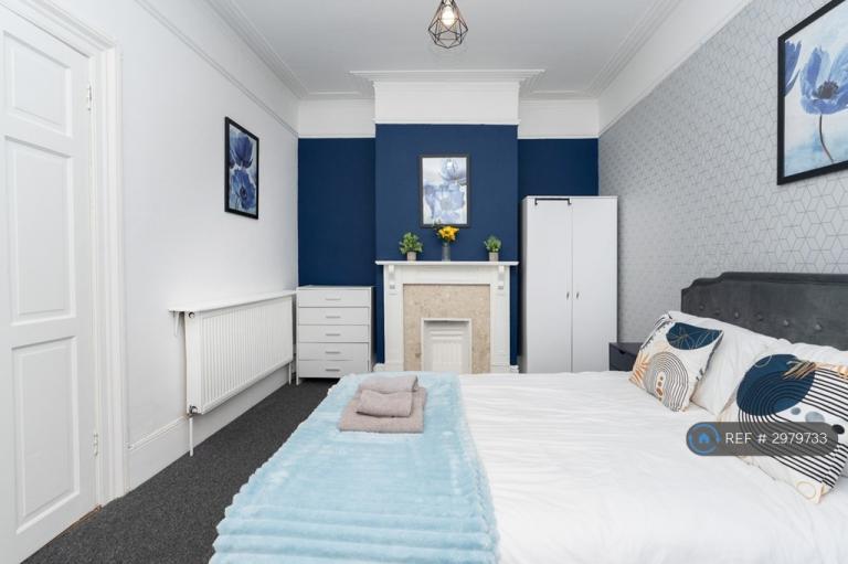 4 bedroom house in Orchard Road, Southsea, PO4 (4 bed) (#2979733)