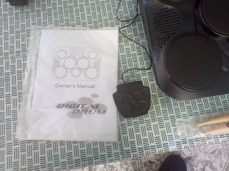 Portable electronic drum pads