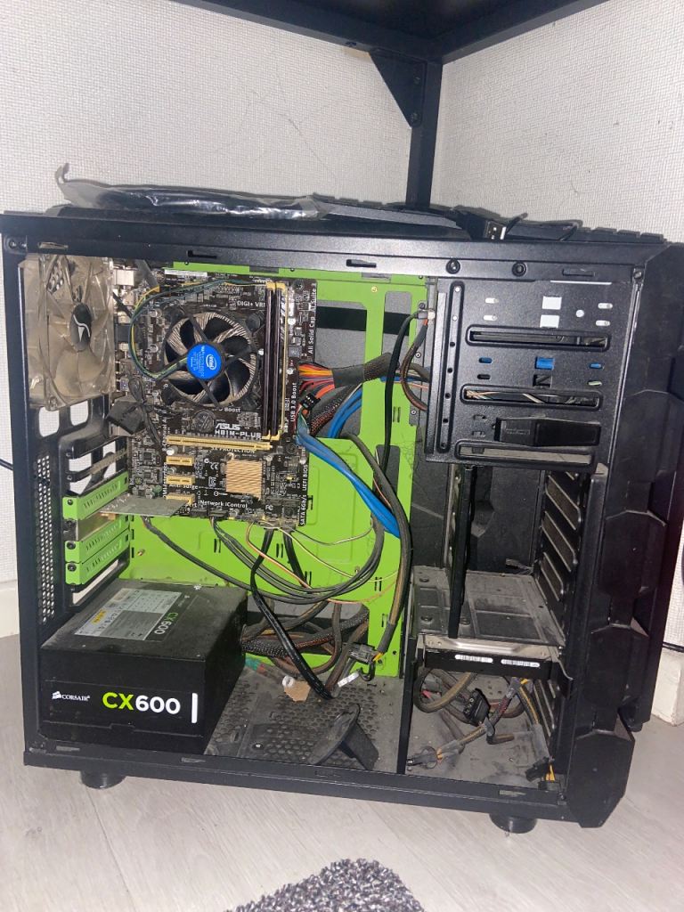 Corsair CX600 Power Supply Unit and PC Components