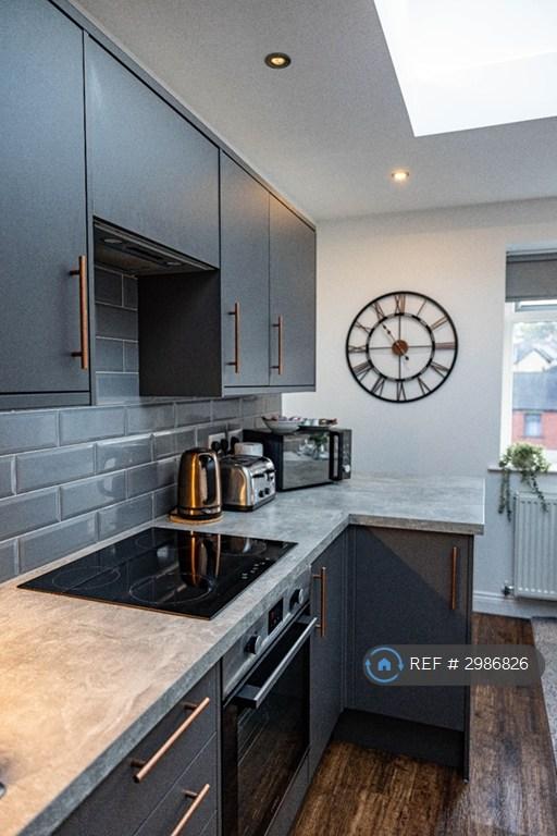 2 bedroom flat in Deal House, Huddersfield, HD5 (2 bed) (#2986826)