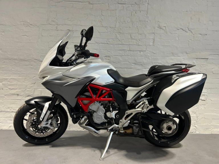2016 MV Agusta Turismo Veloce Lusso - 10192 miles - STUNNING!