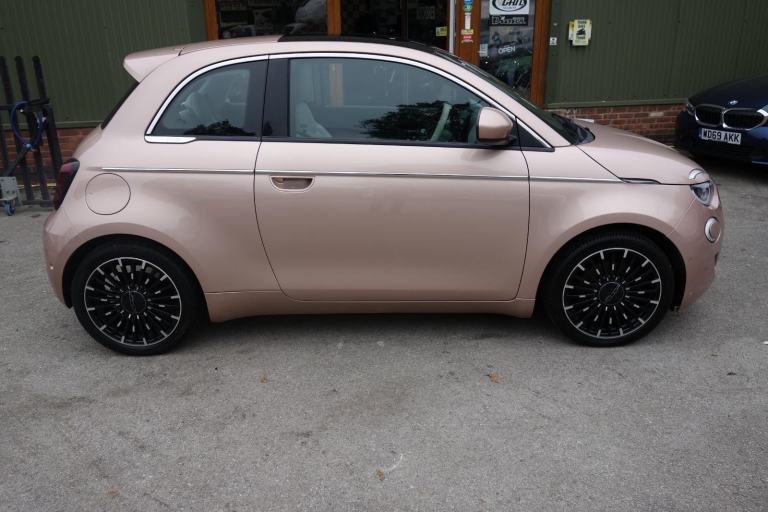 Fiat 500E 42kWh La Prima Hatchback 3dr Electric Auto (118 ps) ELECTRICITY 2022