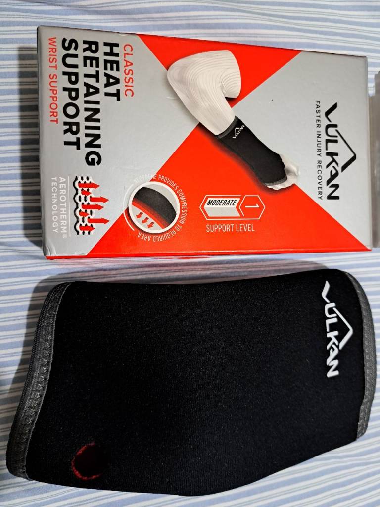 WRIST SUPPORT