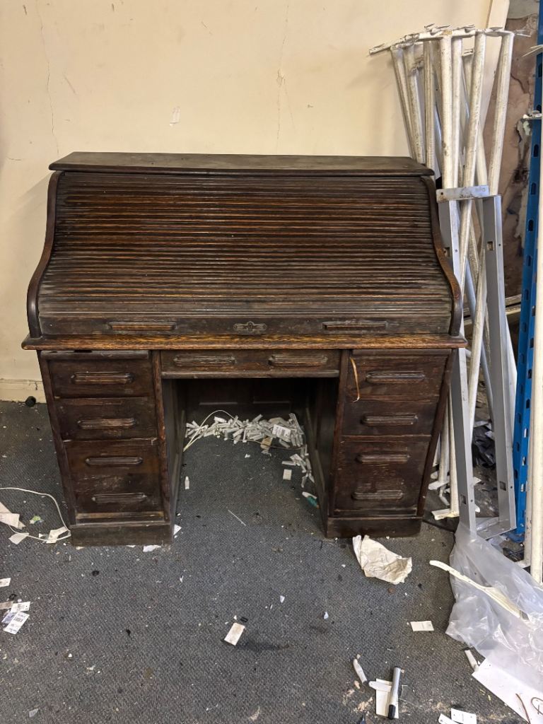 Roll top desk 