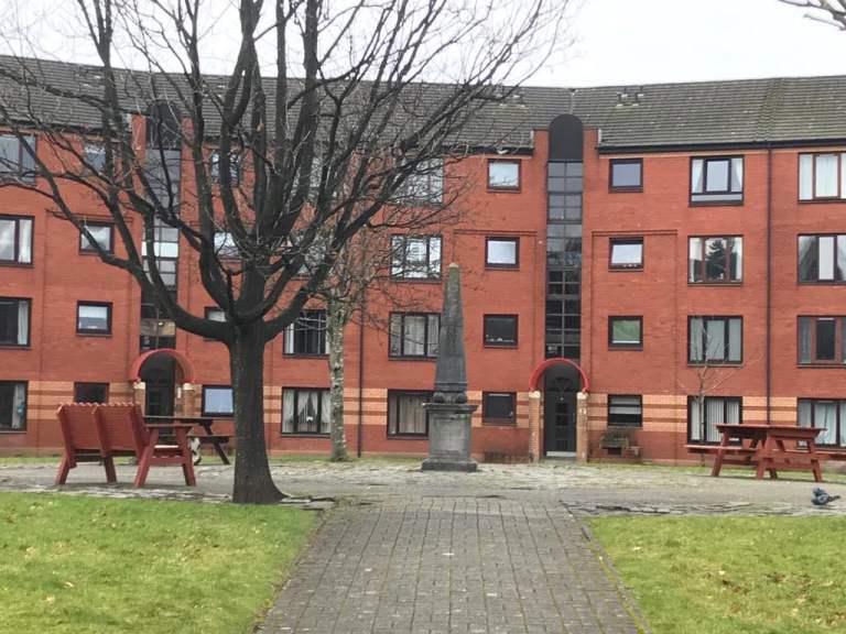 1 Double Room available in 2 BEDROOM Flat 