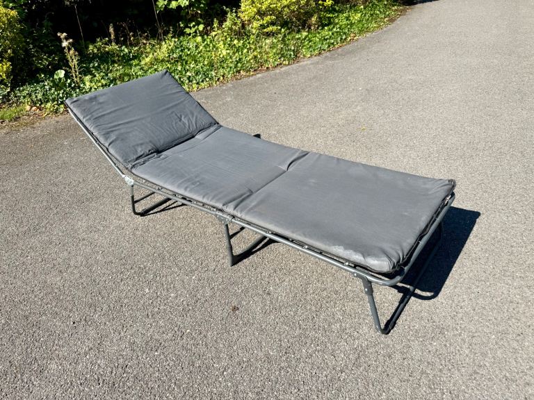 Sun lounger - padded & foldable