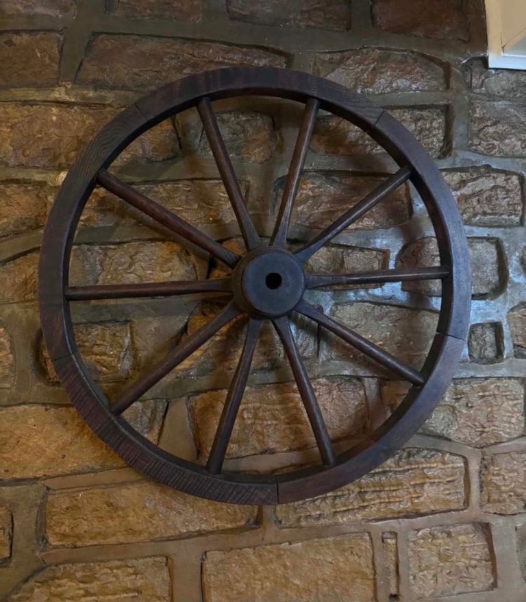 Decorative Wooden Wagon Wheel – Rustic Charm, 30cm Diameter