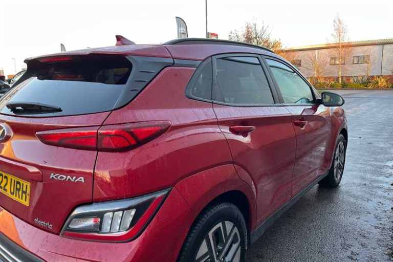 2022 Hyundai KONA 64kWh Premium SUV 5dr Electric Auto (10.5kW Charger) (204 ps) SUV Electric Auto...