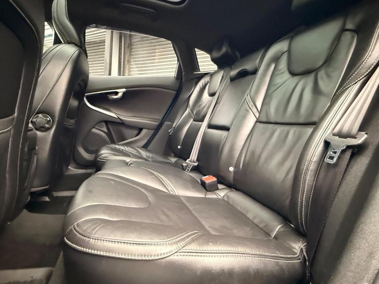 2015 Volvo V40 D4 [190] R DESIGN Lux Nav 5dr HATCHBACK DIESEL Manual