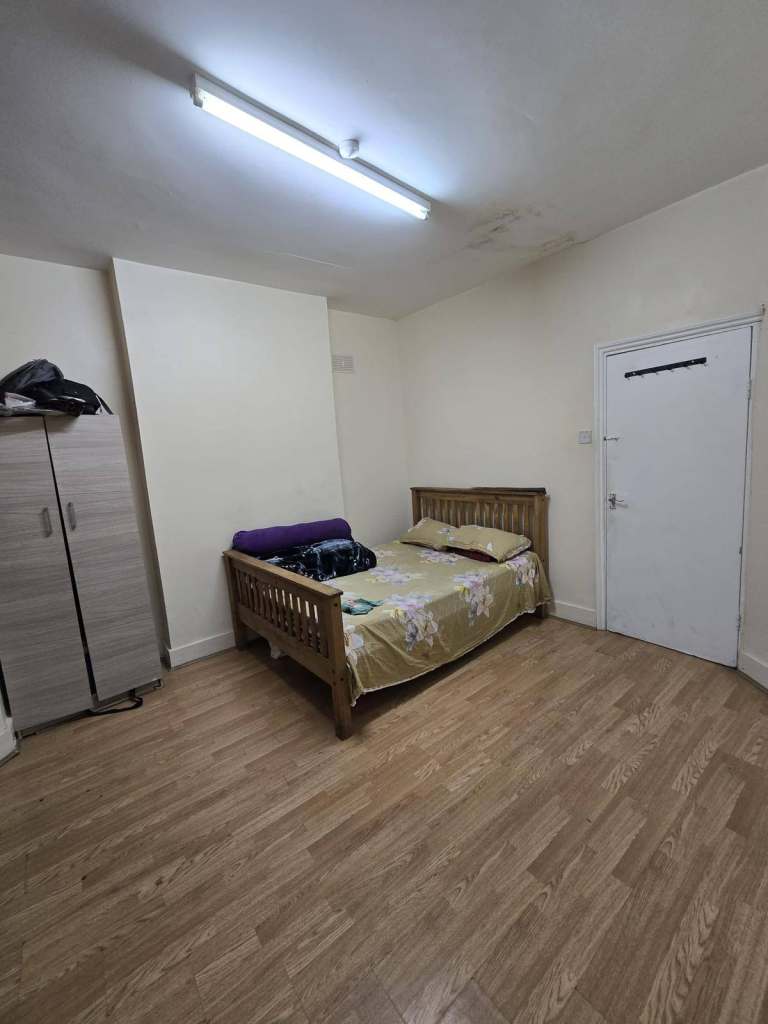 2 Bedroom Ground Flor Flat near Woodlands Primary School Oxford Road IG1 2XG
