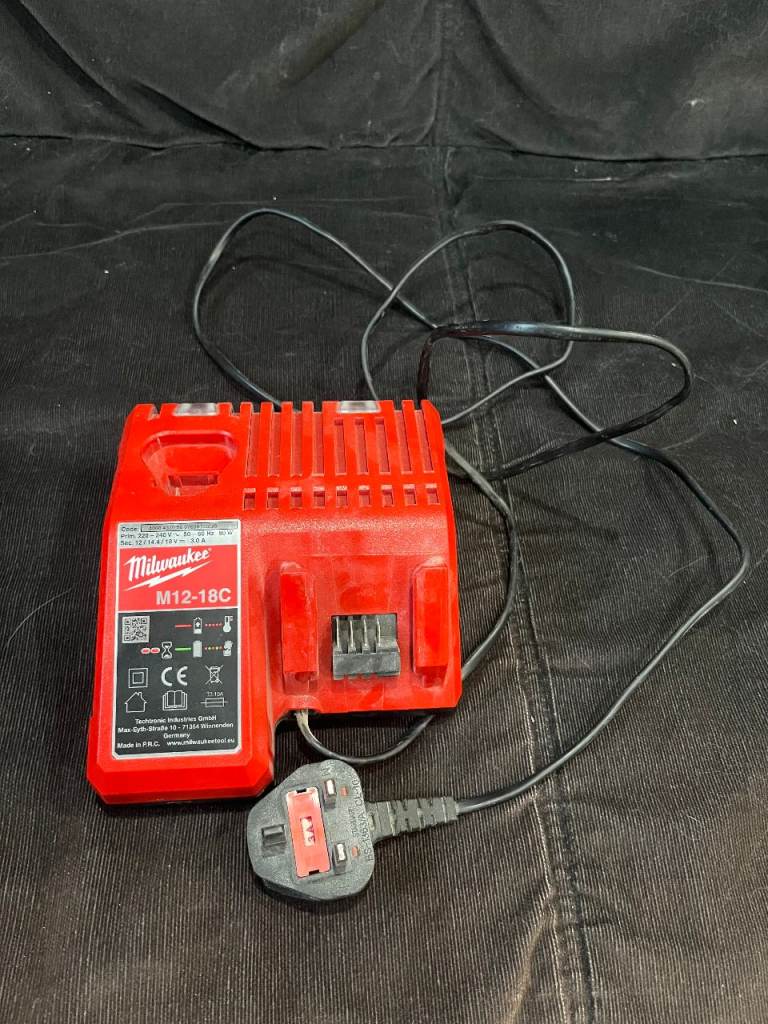 Milwaukee M12-18C charger